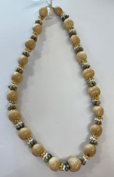 Natural White / Tricolor Natural White Kukui Nut & Mongo Shell Combination Lei